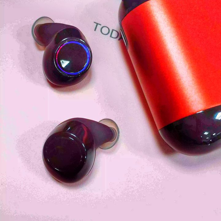 Bluetooth 5.0 Self-Charging Earphones Fuchsia Molly